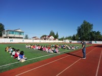 演练有方，临震不慌  ——曲塘镇章郭小学举行防震避险疏散演练