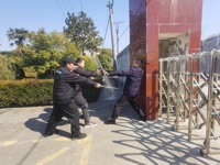 筑牢校园安全防线  防暴演练护航新学期 