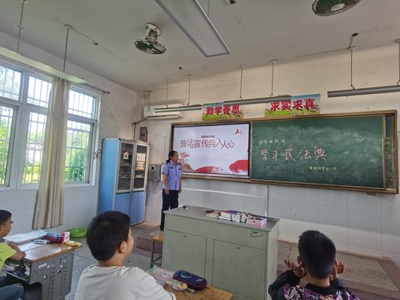 普法宣传 典入人心——曲塘镇小教集团章郭校区举行民法典宣传活动